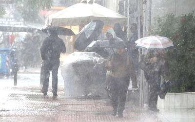 Έρχεται αλλαγή σκηνικού: Βροχές, καταιγίδες και μικρή άνοδος της θερμοκρασίας!