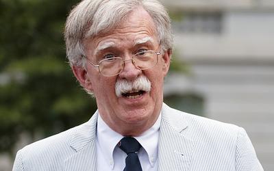 Έφοδος του FBI στον Τζον Μπόλτον: Τι ψάχνουν οι πράκτορες;