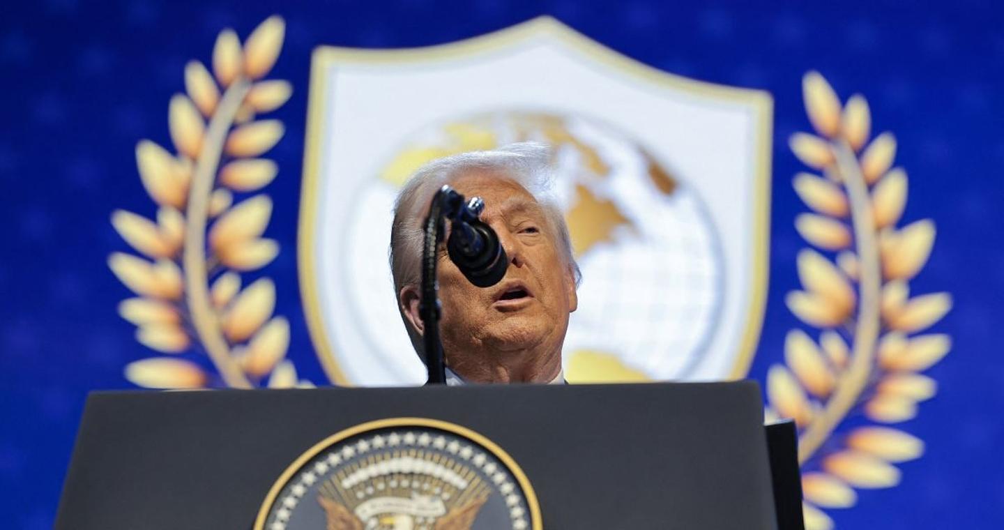 Το λογότυπο του «Συμβουλίου Ειρήνης» του Τραμπ θυμίζει του ΟΗΕ στο χρυσό - Πούτιν και Νετανιάχου δεν θα μπορέσουν να πάνε ποτέ σε συνεδρίαση