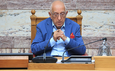 Βουλή "υιοθετεί" το παιδί του λιμενικού: Η αιχμή Κακλαμάνη για Κικίλια