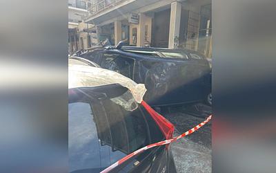 Βύρωνας: Στο νοσοκομείο οδηγός μετά από τροχαίο με ανατροπή