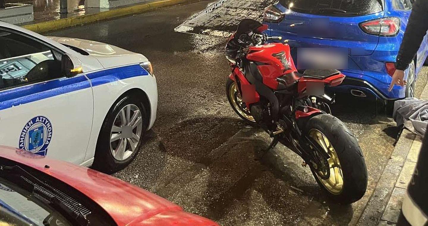 Ταυτοποιήθηκε 22χρονος που ανέβαζε βίντεο στα social media να κάνει κόντρες με τη μηχανή του