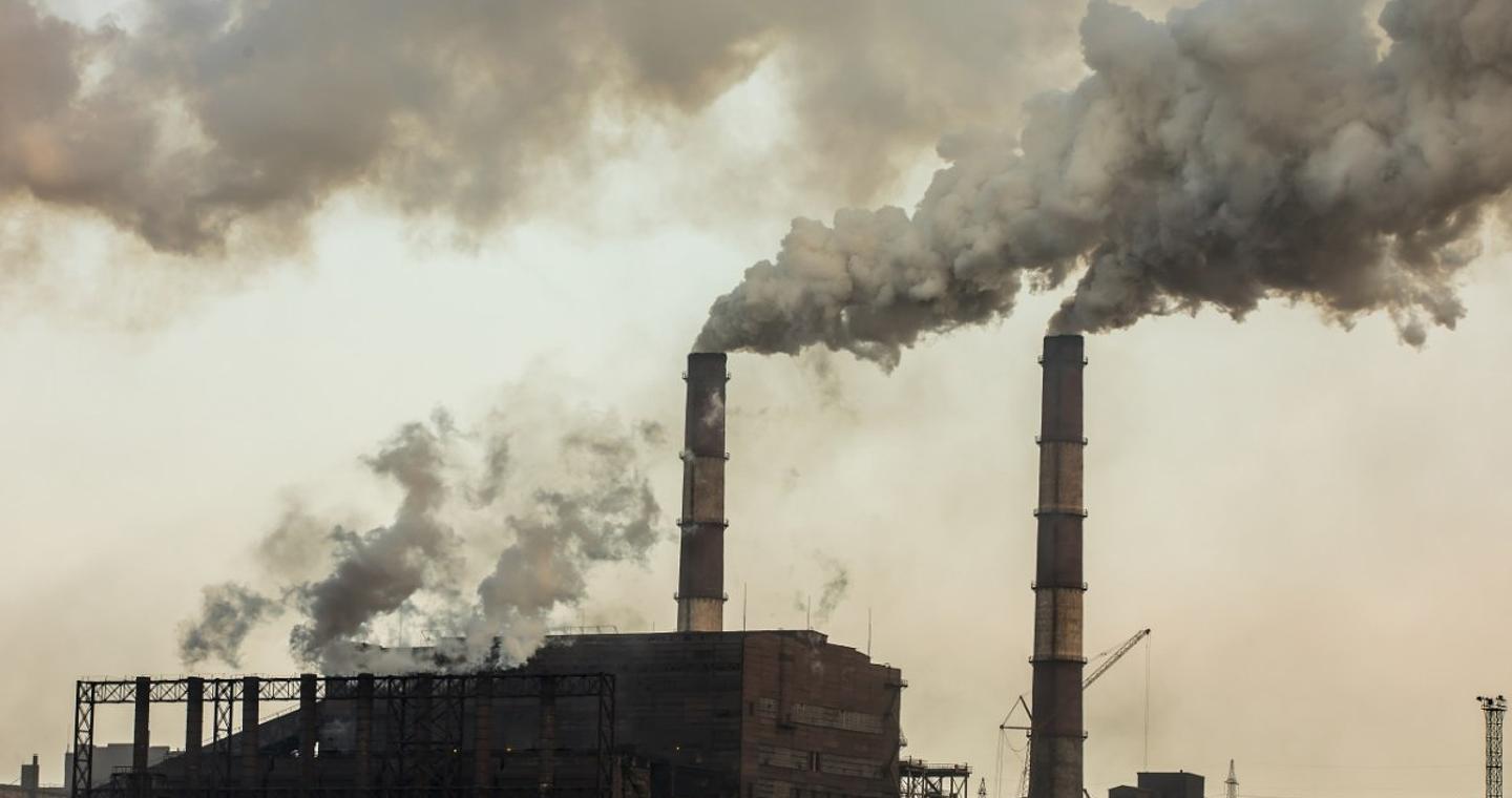 Πάνω από τον μέσο όρο της ΕΕ η μείωση της έντασης άνθρακα στην Ελλάδα