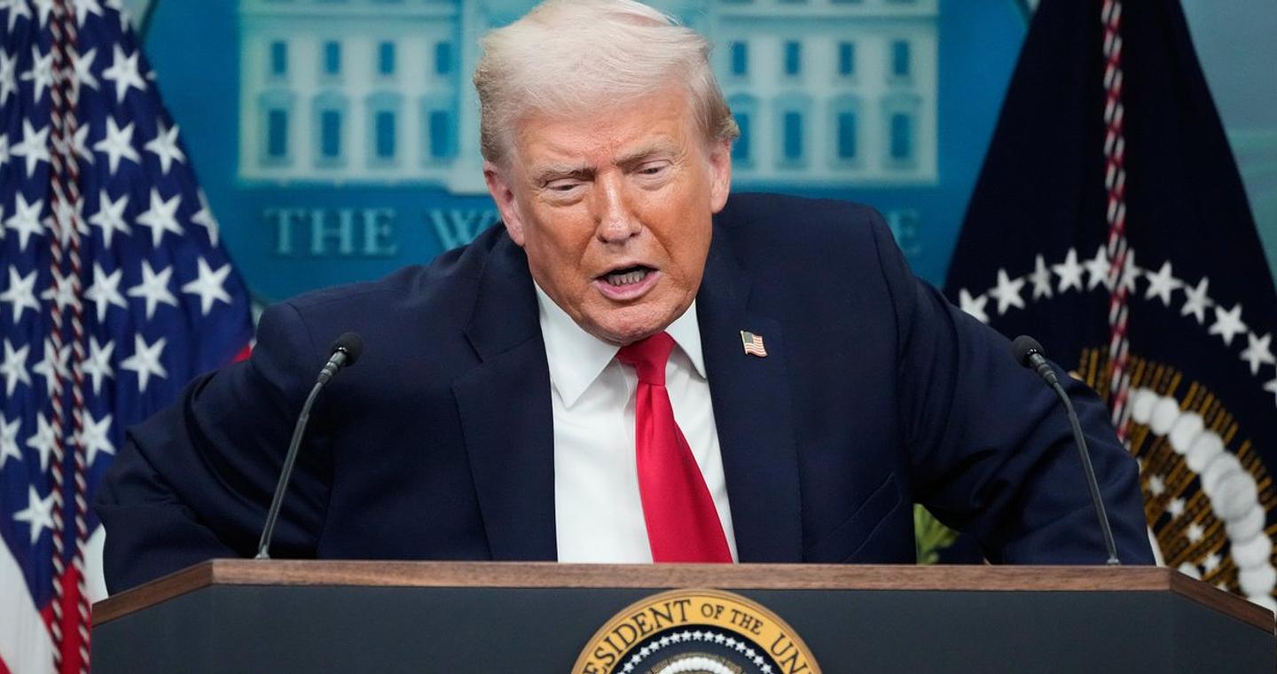 Ανάλυση BBC: Ο Τραμπ κλονίζει την παγκόσμια τάξη περισσότερο από οποιονδήποτε πρόεδρο μετά τον Β’ Παγκόσμιο Πόλεμο