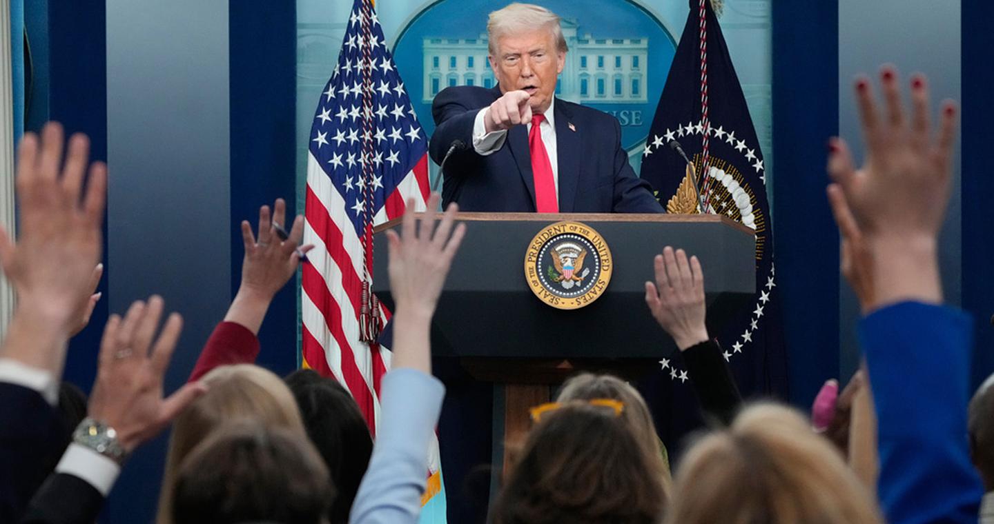 Τραμπ: Θα μάθετε «πόσο μακριά μπορώ να φτάσω» για τη Γροιλανδία