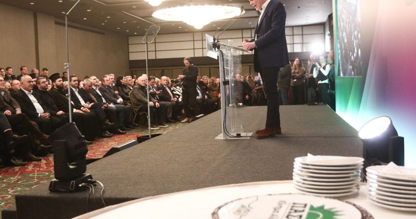 ΠΑΣΟΚ: Μυρίζει μπαρούτι στον δρόμο προς το συνέδριο - Η «αρχηγική» εμφάνιση του Παύλου Γερουλάνου