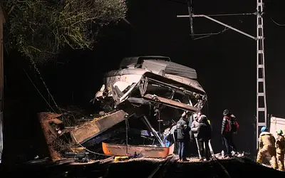 Τραγωδία στην Ισπανία: Εκτροχιασμός τρένου, θρήνος και ερωτήματα για την ασφάλεια