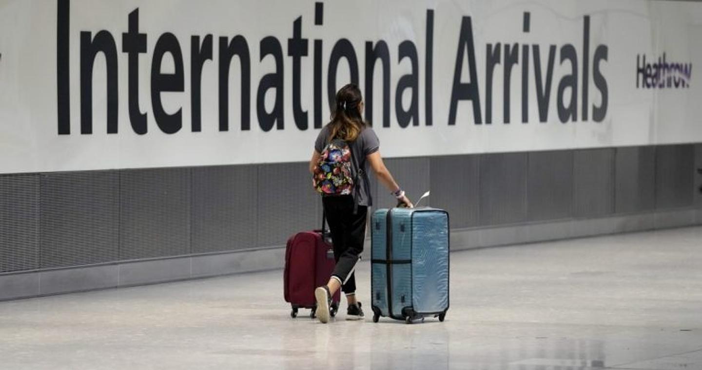 Βρετανία: Το αεροδρόμιο Χίθροου καταργεί τον περιορισμό των 100 ml για τα υγρά στις χειραποσκευές