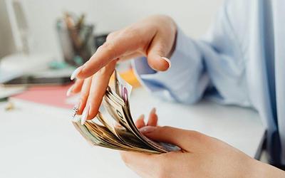 Αυξήσεις μισθών στον ιδιωτικό τομέα: Ποιοι θα δουν περισσότερα χρήματα;