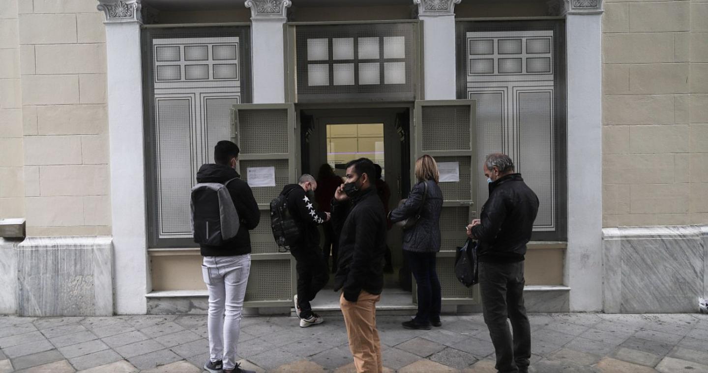 Τράπεζες: Συνδρομές… με το ζόρι