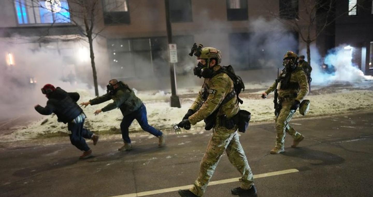 Μινεάπολη: Υπό πίεση ο Τραμπ μετά τον δεύτερο θάνατο διαδηλωτή – Παίζει το χαρτί της αποκλιμάκωσης