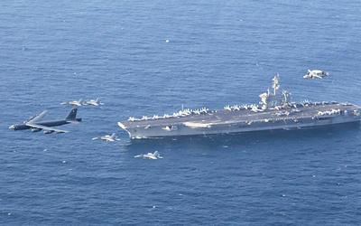 Τραμπ: Το Ιράν θέλει συμφωνία, αλλά το αεροπλανοφόρο φτάνει στη Μέση Ανατολή