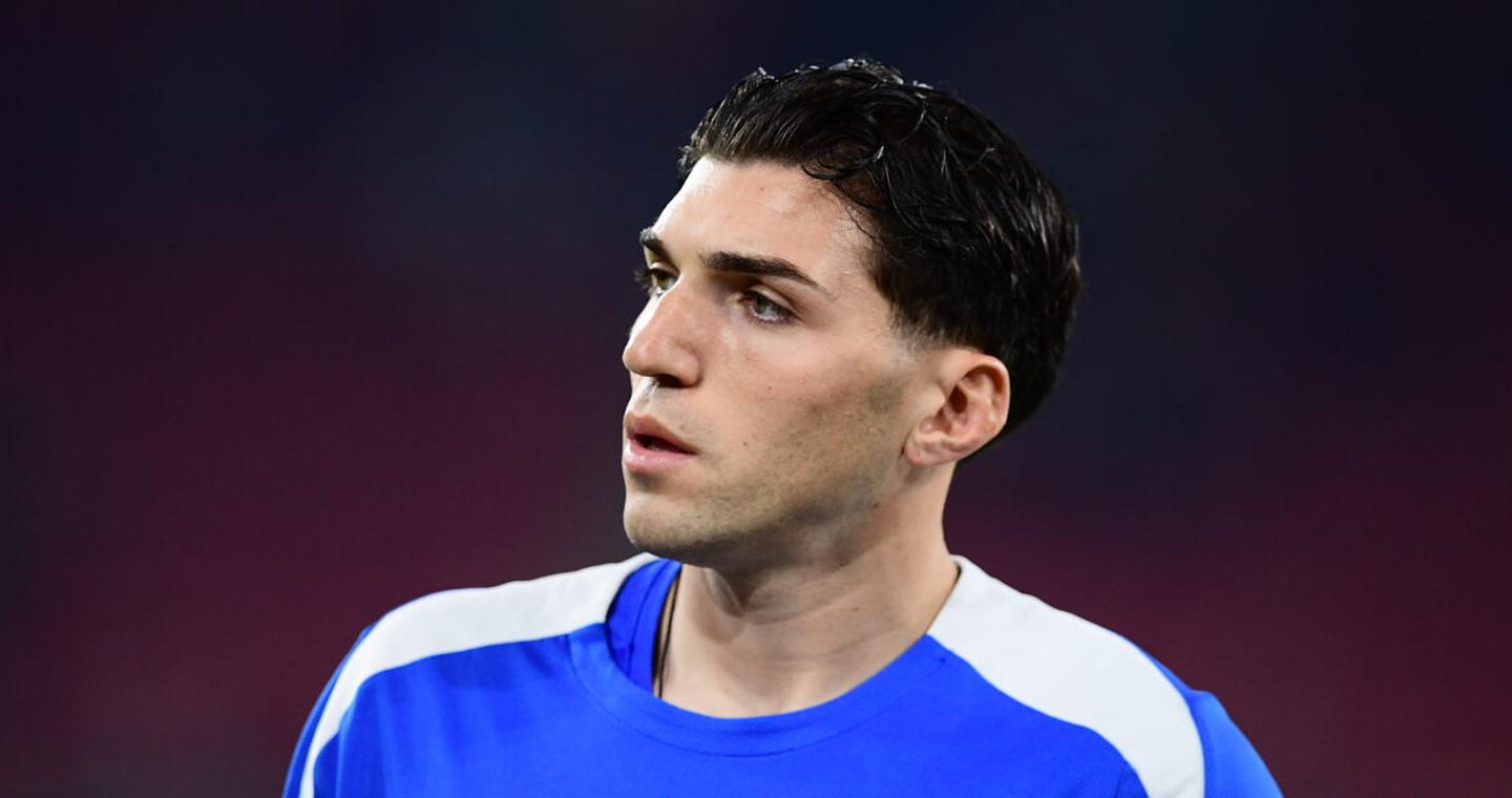 Ο Χρήστος Μανδάς ανακοινώθηκε από την Μπόρνμουθ με μία τεράστια ελληνική σημαία στο γήπεδό της