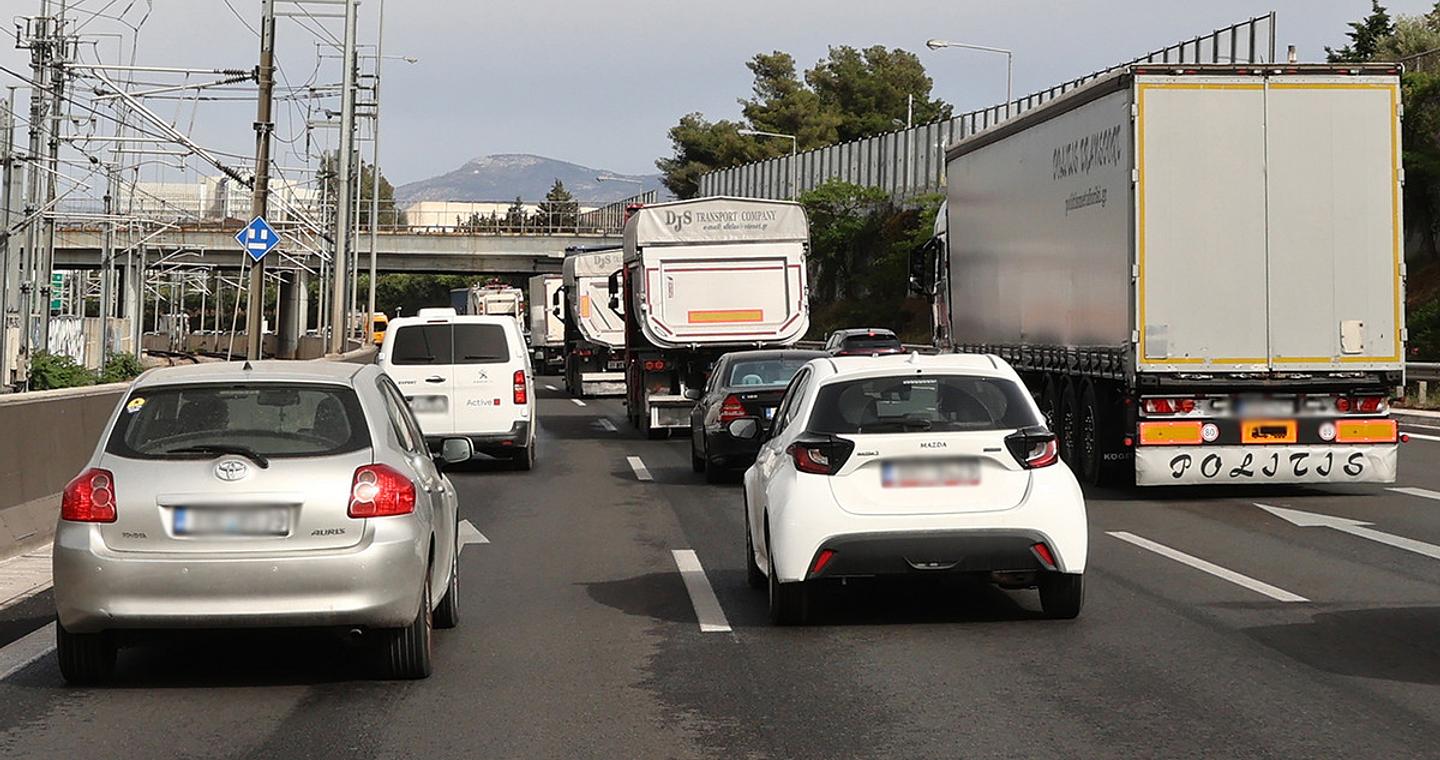 Κίνηση τώρα: «Κόκκινος» ο Κηφισός – Ουρές χιλιομέτρων στη Λεωφόρο Σχιστού και καθυστερήσεις άνω των 30 λεπτών στην Αττική Οδό