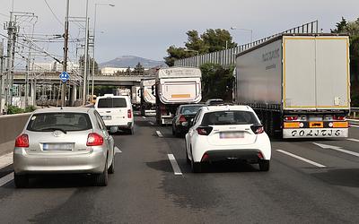 Χάος στους δρόμους της Αθήνας: Πού κολλάει η κίνηση σήμερα;