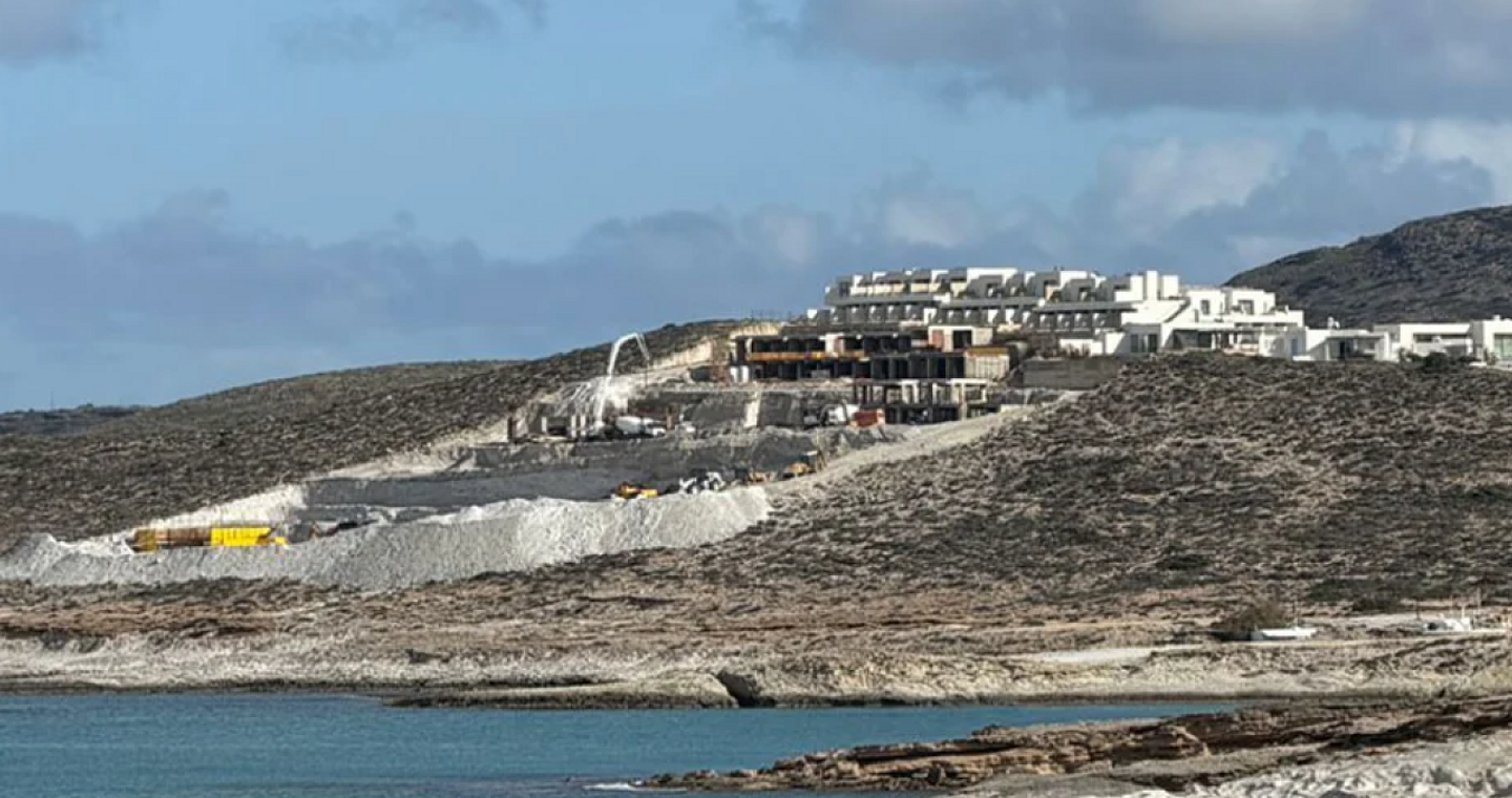 «Μπλόκο» του ΣτΕ στο ξενοδοχείο White Coast στην παραλία Μύτακας της Μήλου