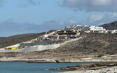 ΣτΕ "παγώνει" εργασίες σε ξενοδοχείο στη Μήλο: Τι συνέβη;