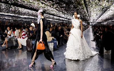 Dior: Ο Jonathan Anderson επαναπροσδιορίζει την υψηλή ραπτική με ανατροπές!