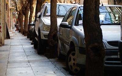 Στάθμευση: Γιατί στο εξωτερικό δεν υπάρχουν αυτοκίνητα στους δρόμους;