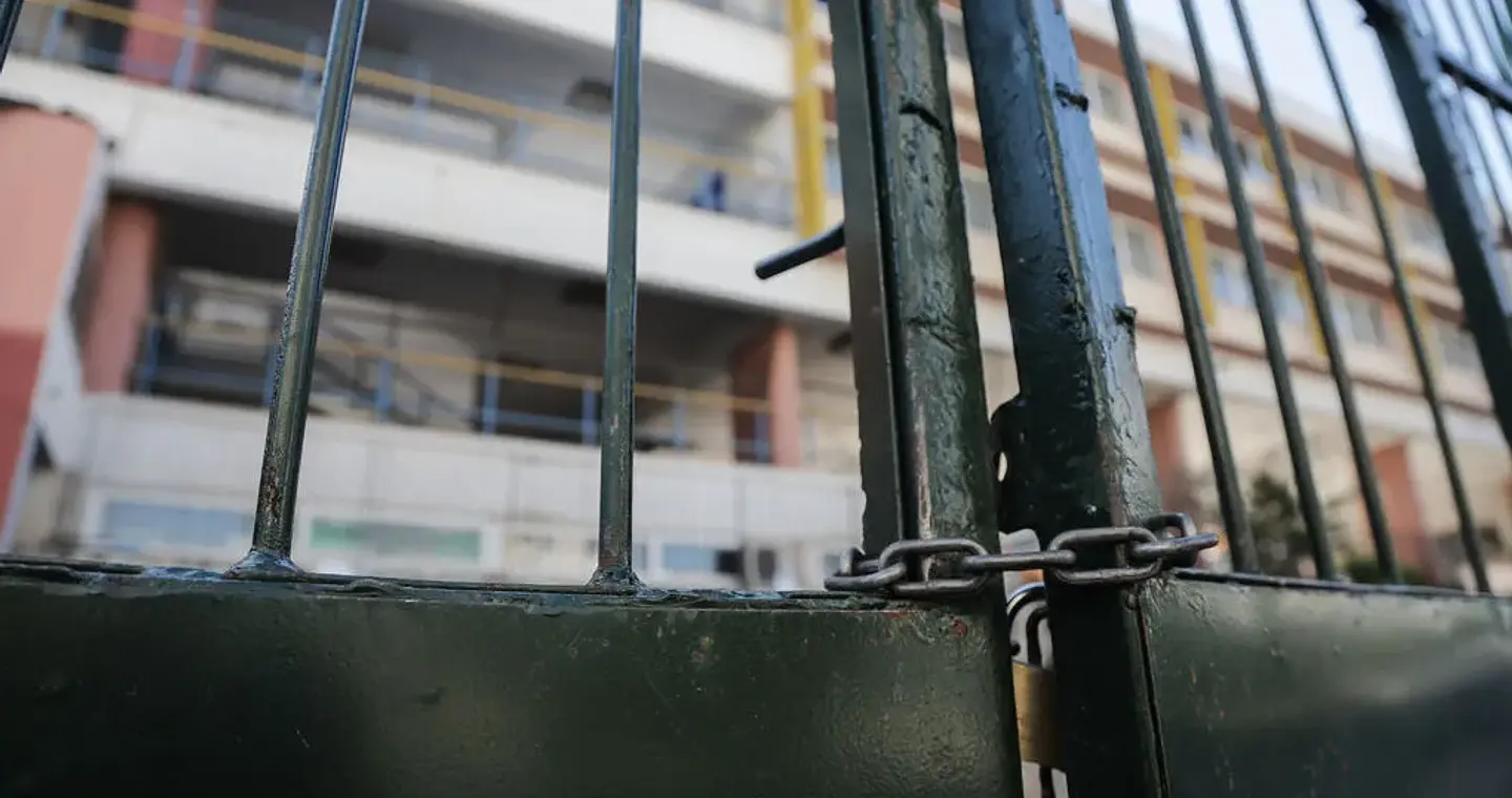 Συνελήφθη καθηγήτρια στις Σέρρες - Κατηγορείται για φίμωση μαθητή με χαρτοταινία