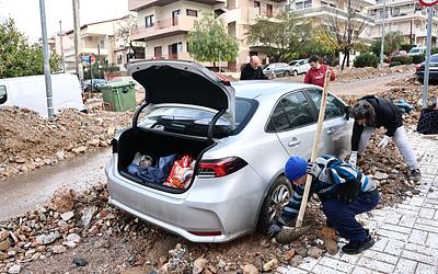 Υμηττός: Αντιπαράθεση για τα καλώδια και τις πλημμύρες στη Γλυφάδα