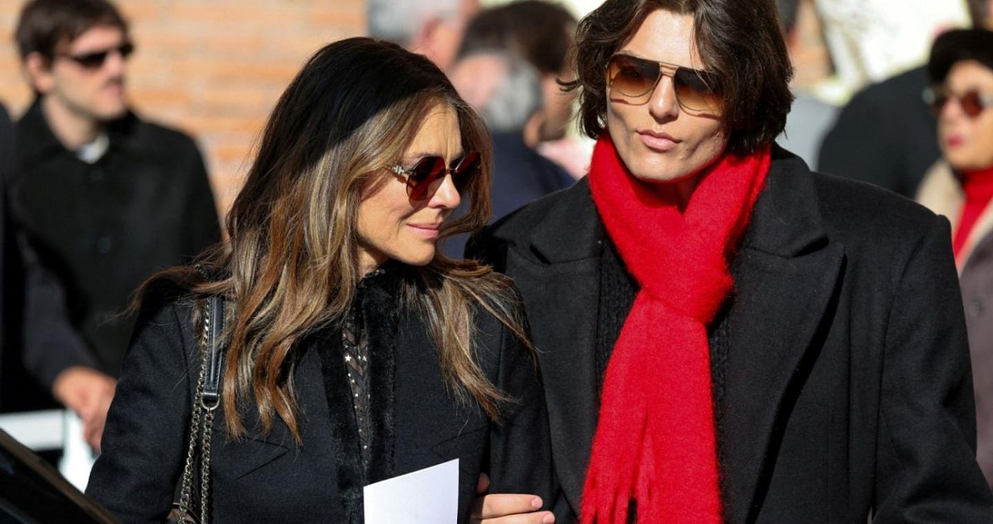 Γιατί οι σταρ φόρεσαν κόκκινα στην κηδεία του Valentino;