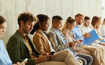 Ρεκόρ στην Ημέρα Καριέρας της ΔΥΠΑ: 8.000+ θέσεις εργασίας στο Περιστέρι!