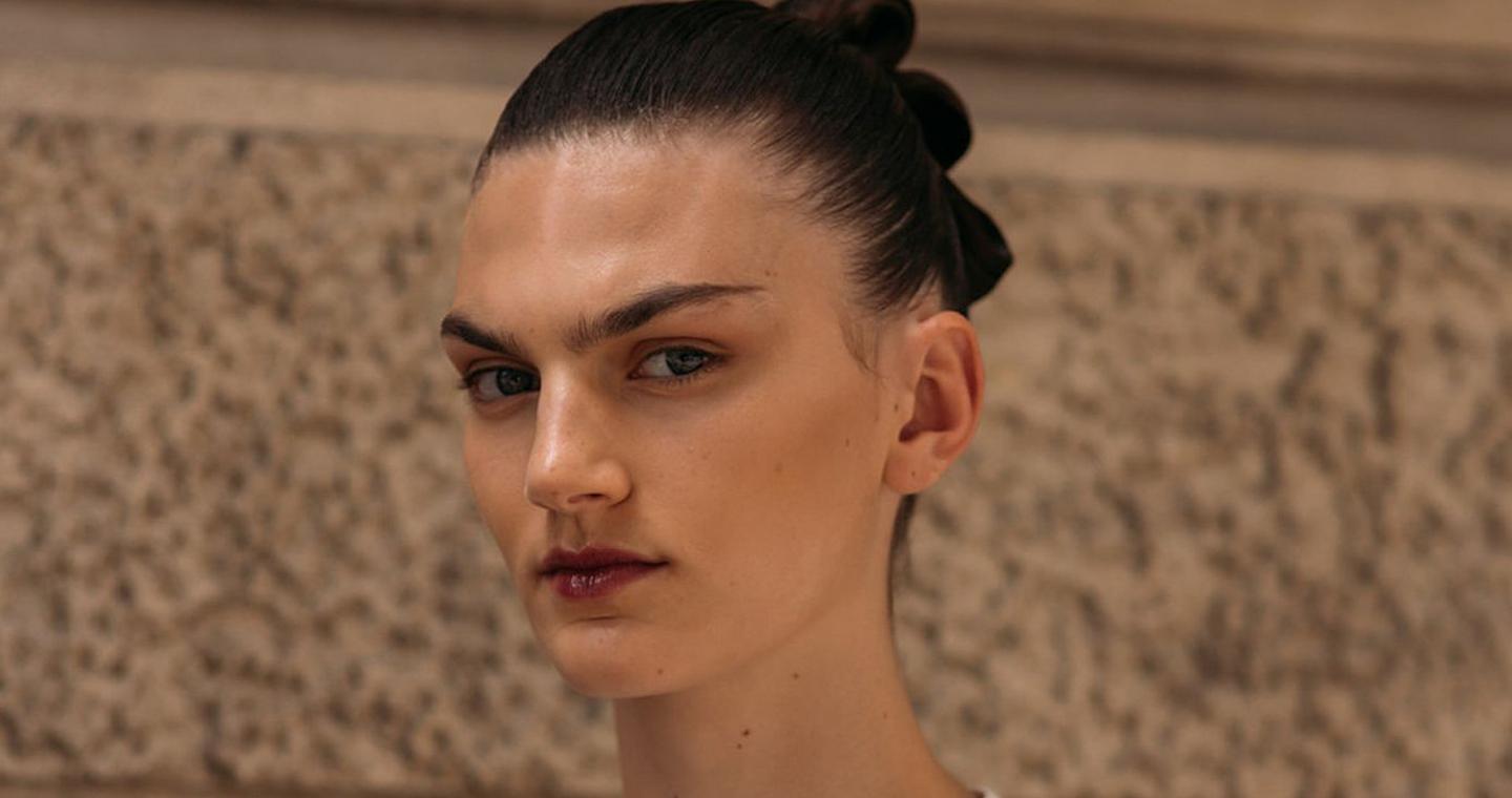 Ποια ρετινόλη; Τρετινοΐνη κορίτσια! Αυτό το συστατικό αλλάζει εντυπωσιακά την επιδερμίδα και κοστίζει μόλις 4 ευρώ