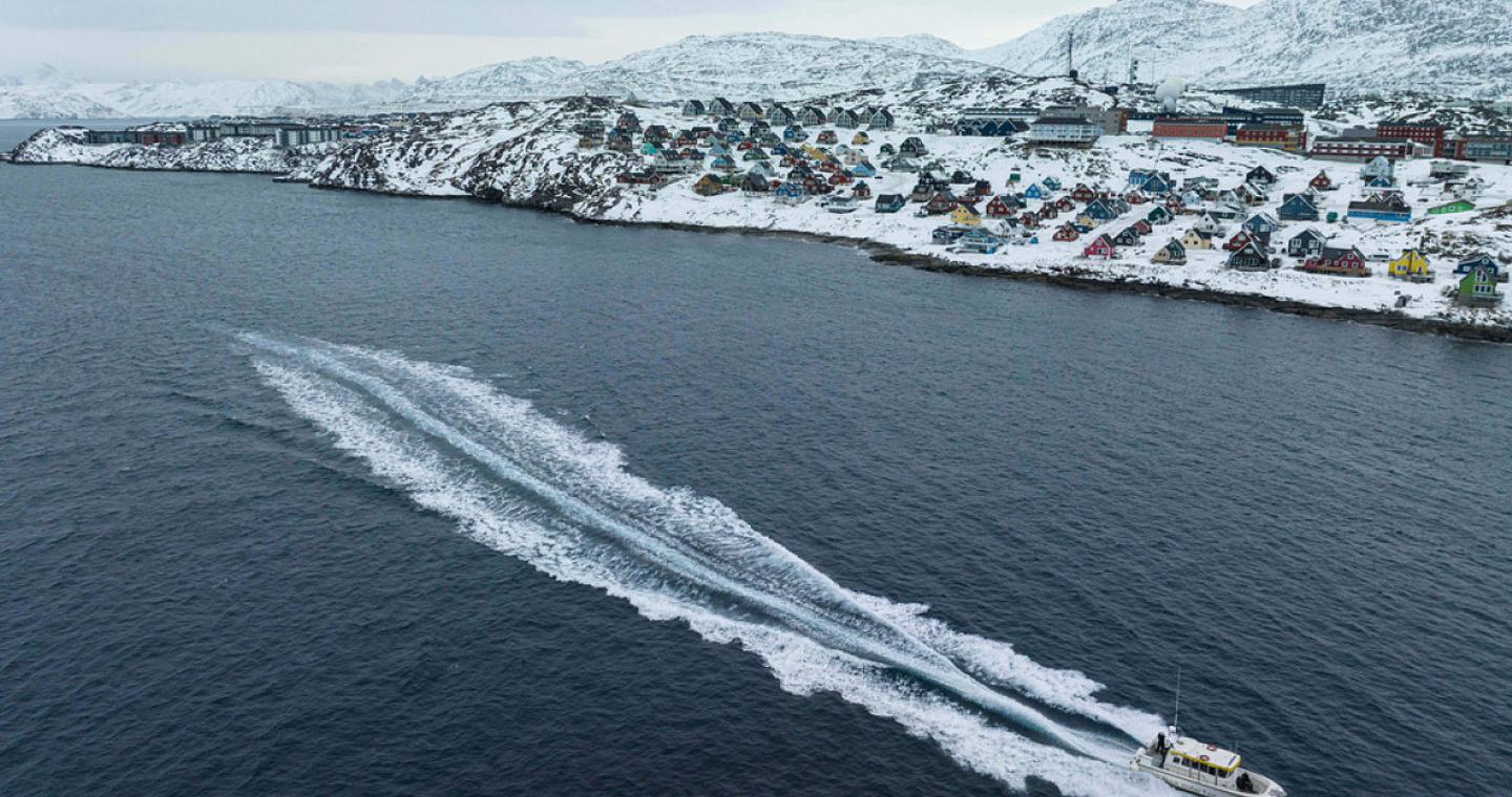 CNN: Από την Αρχαία Αθήνα στη σύγχρονη Αρκτική – Τι διδάσκει η Μήλος για τις ΗΠΑ και τη Γροιλανδία