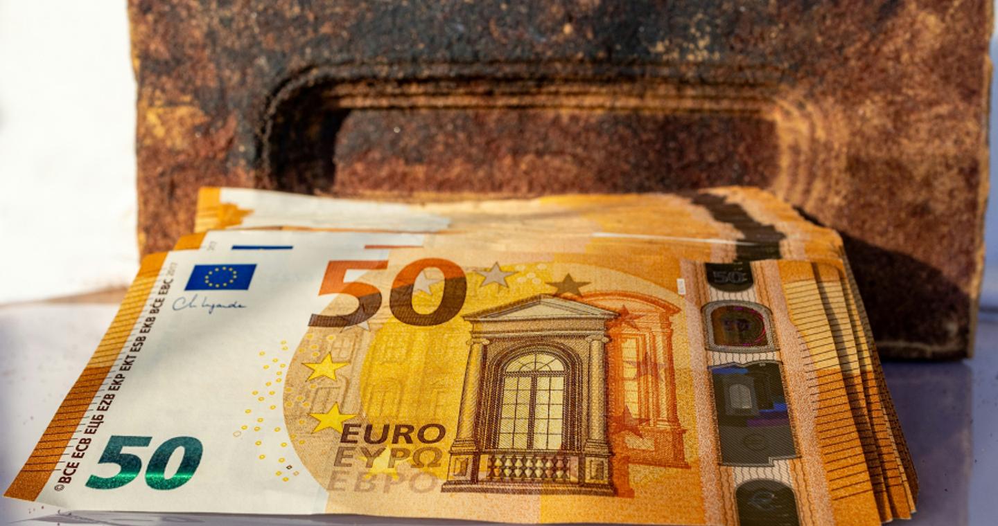 Εβδομάδα πληρωμών από αύριο: Πότε μπαίνουν συντάξεις και επιδόματα