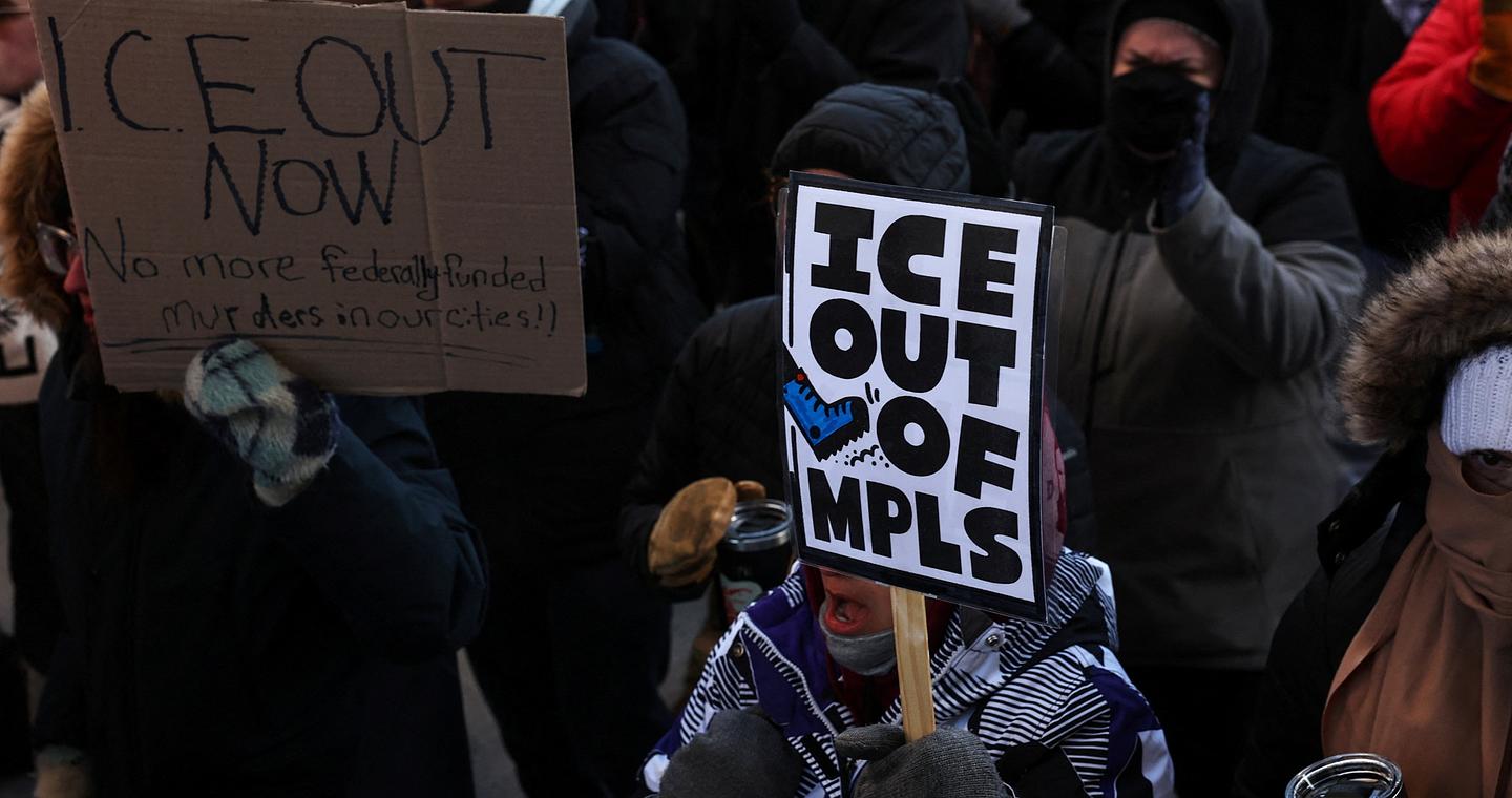 Μινεάπολη: Ο Μπιλ Κλίντον καλεί τους Αμερικανούς «να ορθώσουν το ανάστημά τους» και να «υψώσουν τη φωνή τους»