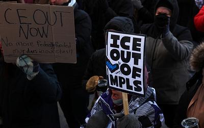 Κλίντον: «Να υψώσουμε φωνή» για τους θανάτους στη Μινεάπολη – Αντιδράσεις Τραμπ