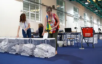 Εκλογές: Η επιστολική ψήφος «ξεκλειδώνει» πρόωρες κάλπες; Τι φοβάται η αντιπολίτευση