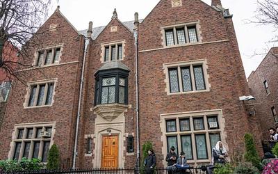 Νέα Υόρκη: Αυτοκίνητο «καρφώθηκε» σε εβραϊκό κέντρο – Έρευνα για έγκλημα μίσους