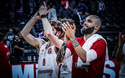 Μάχη κορυφής στο ΣΕΦ: Ολυμπιακός εναντίον Μπαρτσελόνα για την τετράδα!