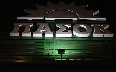 ΠΑΣΟΚ: Μετεγγραφές βουλευτών και εσωκομματικές εντάσεις – Όλο το παρασκήνιο