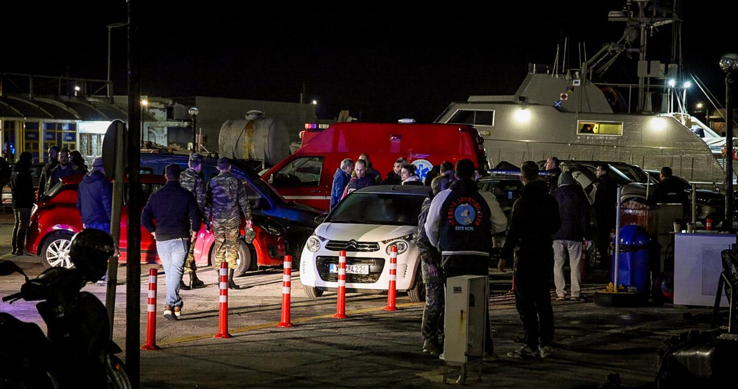 Χίος: Αναπάντητα τα ερωτήματα για την τραγωδία με τους 15 νεκρούς μετανάστες – Με βαρύτατες κακώσεις ανασύρθηκαν τα θύματα