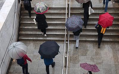 Αττική στο Μάτι του Κυκλώνα: Λασποβροχές και χάος στους δρόμους!