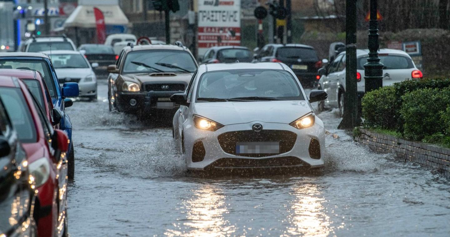 Επιμένει η κακοκαιρία και την Παρασκευή: Πού θα σημειωθούν ισχυρές καταιγίδες