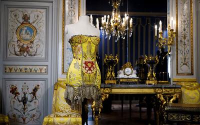 Η Μέδουσα αλλάζει πρόσωπο: Ο Pieter Mulier αναλαμβάνει τα ηνία του Versace