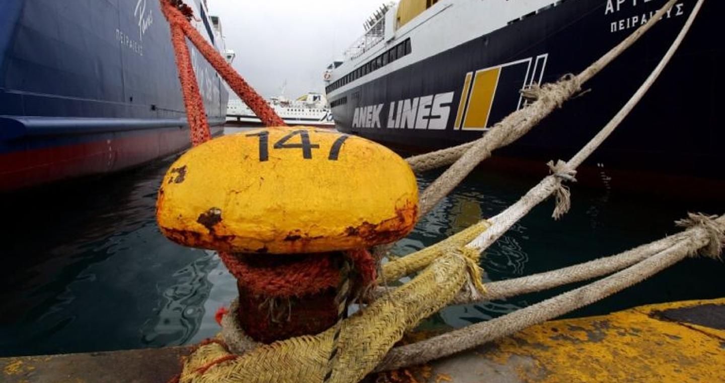 Δεμένα τα πλοία στον Πειραιά λόγω παμπειραϊκής απεργίας – Ποια δρομολόγια επηρεάζονται