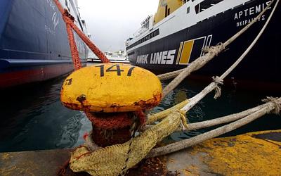 Πειραιάς: Χειρόφρενο στα πλοία – Όλα όσα αλλάζουν λόγω της 24ωρης απεργίας