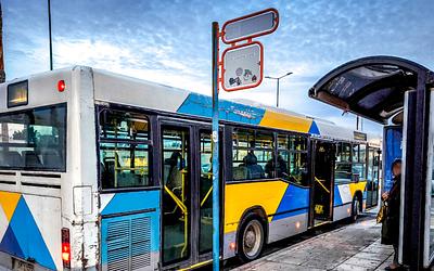 Τέλος στην εισιτηριοδιαφυγή: Τι αλλάζει σε πρόστιμα, ταξί και δημόσιες μεταφορές