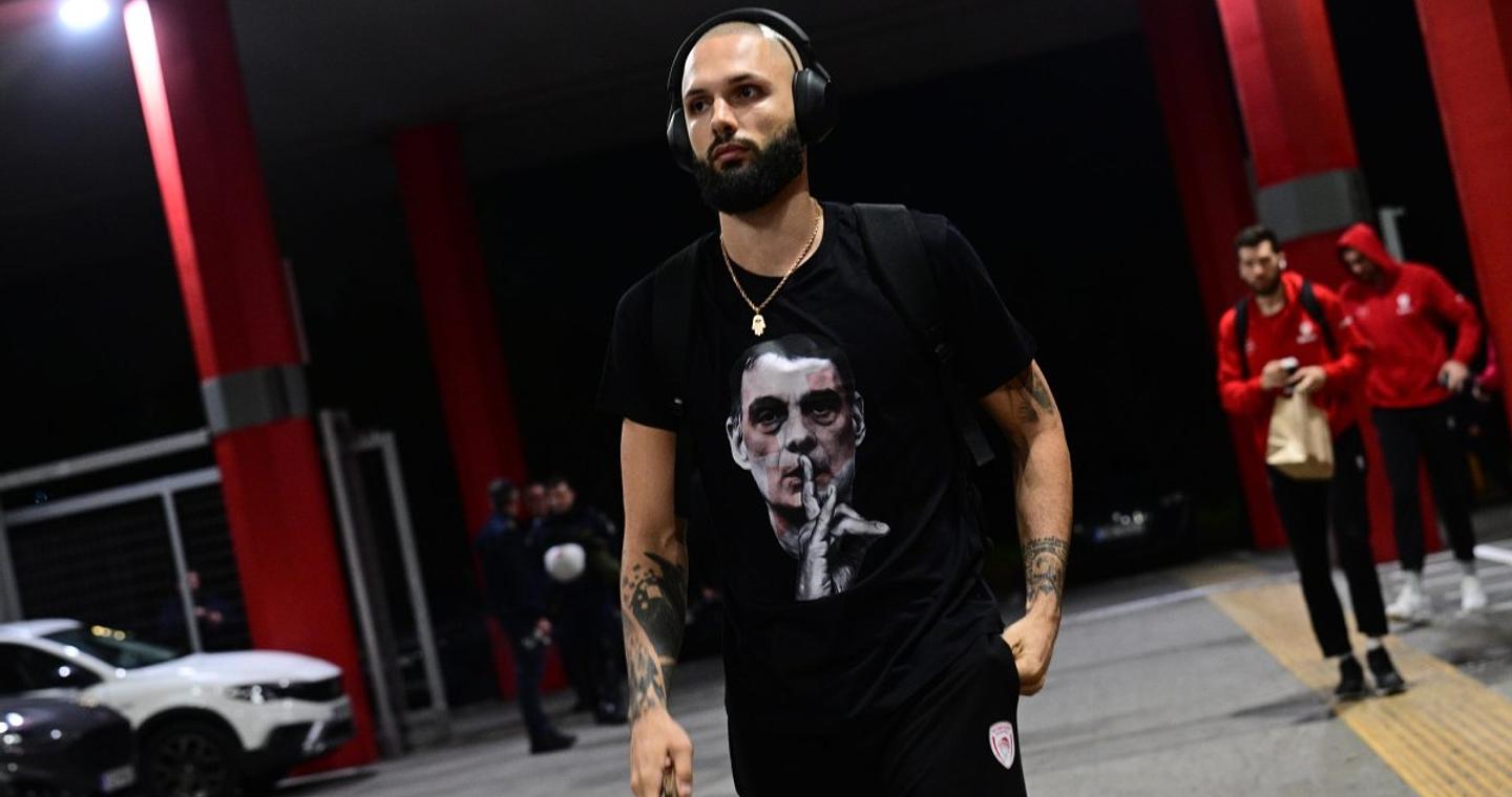 Ολυμπιακός: Με μπλουζάκι Μπαρτζώκα ο Φουρνιέ (pics)