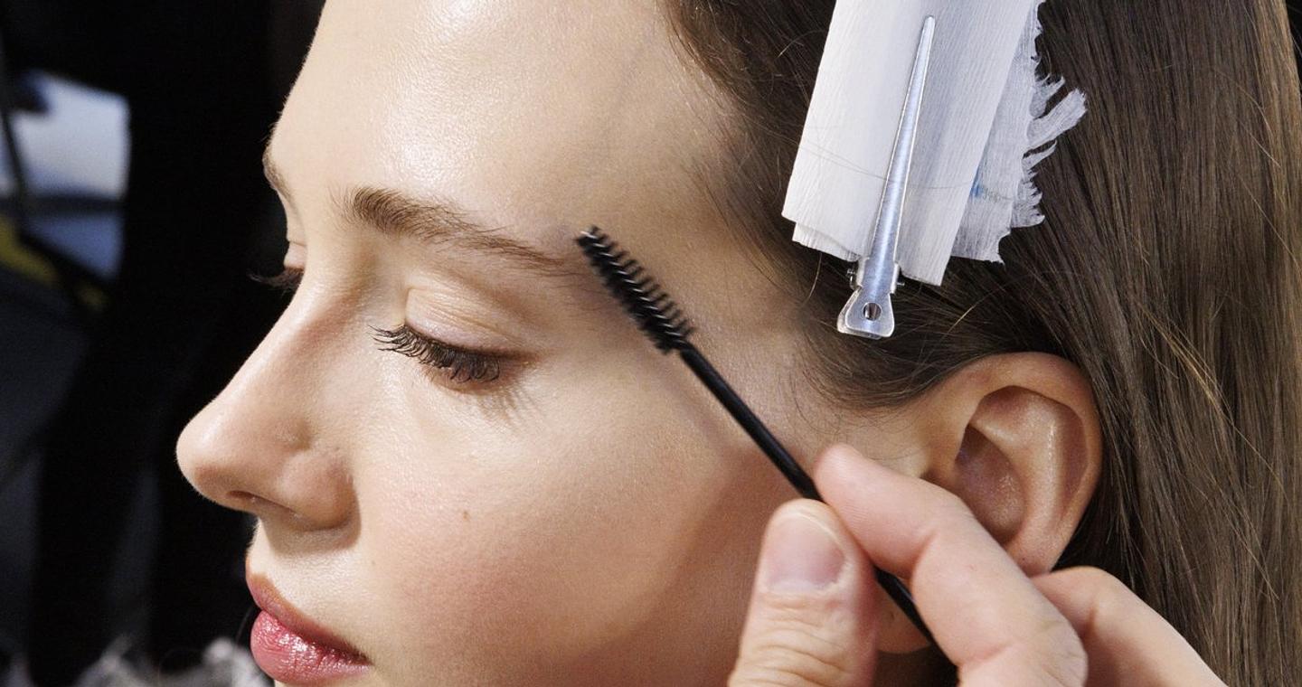 Baby brows: Η τάση στα φρύδια που έχει ήδη διχάσει τους beauty experts