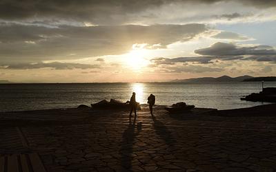 Άστατο Σαββατοκύριακο με βροχές, καταιγίδες και αφρικανική σκόνη: Τι αλλάζει στον καιρό