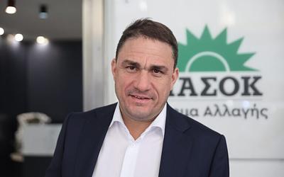 ΠΑΣΟΚ: "Η κυβέρνηση ανταλλάσσει την οικονομική αιμορραγία των πολιτών με ψίχουλα"