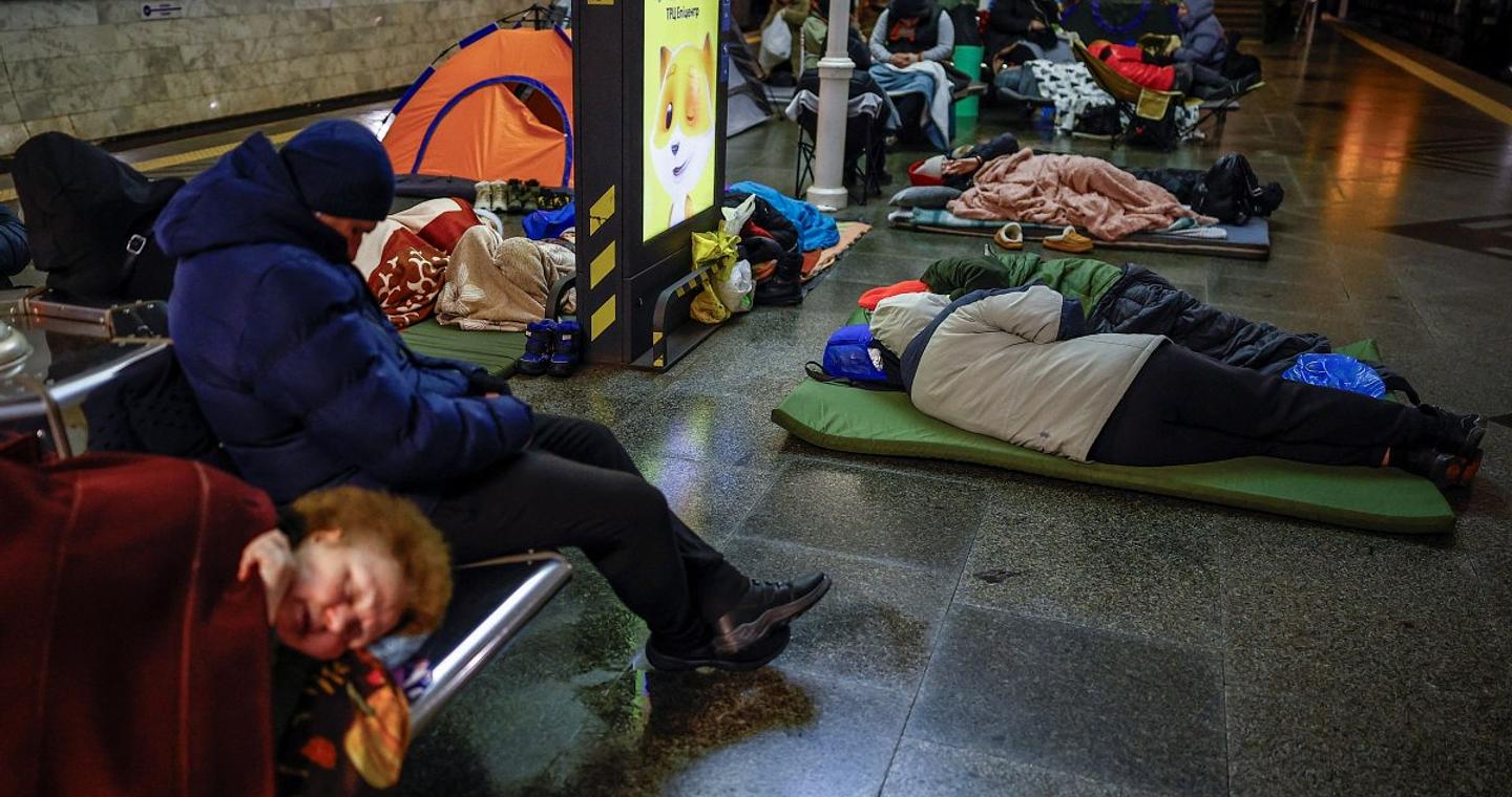 Ουκρανία: Ο Τραμπ βιάζεται να κλείσει τη συμφωνία, ο Ζελένσκι συναντά τους Ευρωπαίους και μεγάλο μέρος της χώρας δεν έχει ρεύμα