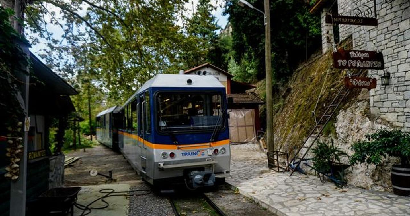 Επιχείρηση απεγκλωβισμού επιβατών του Οδοντωτού – Ακινητοποιήθηκε σε δύσβατο σημείο