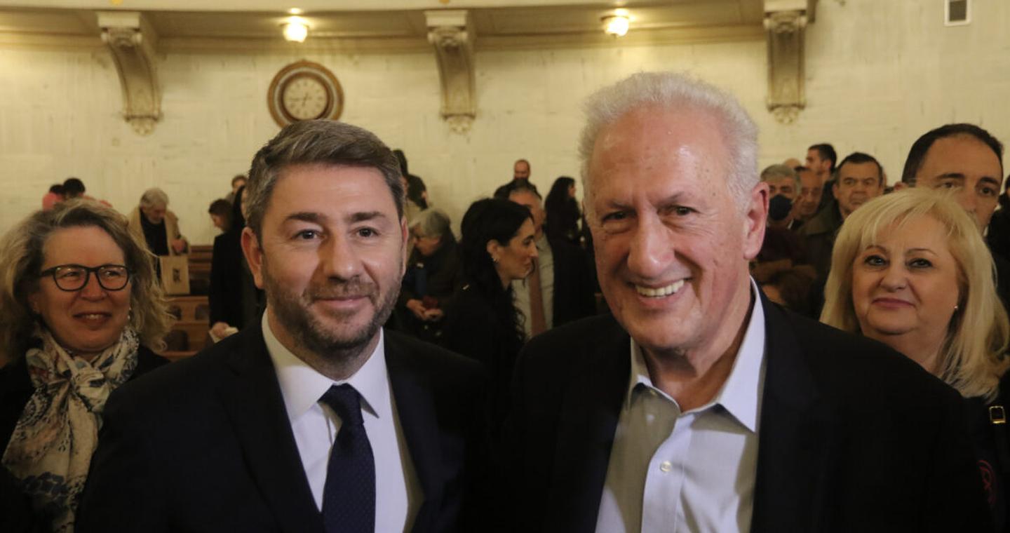 Επιχείρηση «Διεύρυνση» από το ΠΑΣΟΚ: 30 νέα πρόσωπα και «εκπλήξεις» με μεταγραφές από τον ΣΥΡΙΖΑ